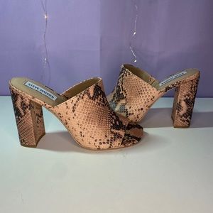 Steve Madden Blush/snakeskin sandal